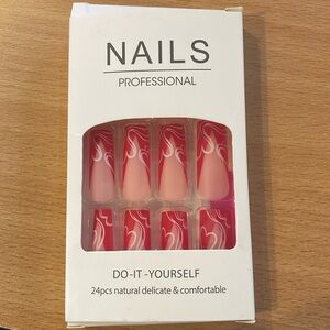 NIB Valentine’s Day Heart & Lip Kiss Press on Nails